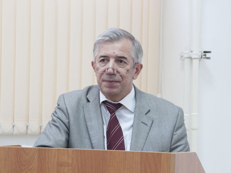 С приветственным словом перед участниками олимпиады выступает 
заведующий кафедрой исторической информатики МГУ Бородкин Леонид Иосифович